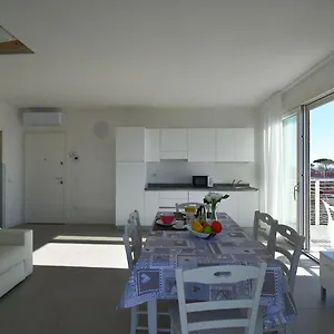 suite-porta-del-mar-quadrilocale-vista-mare-con-2-bagni.hotelinveneto.com/