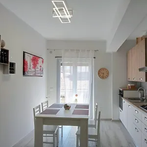 Moderno In Centro Appartamento SantʼAgata di Militello